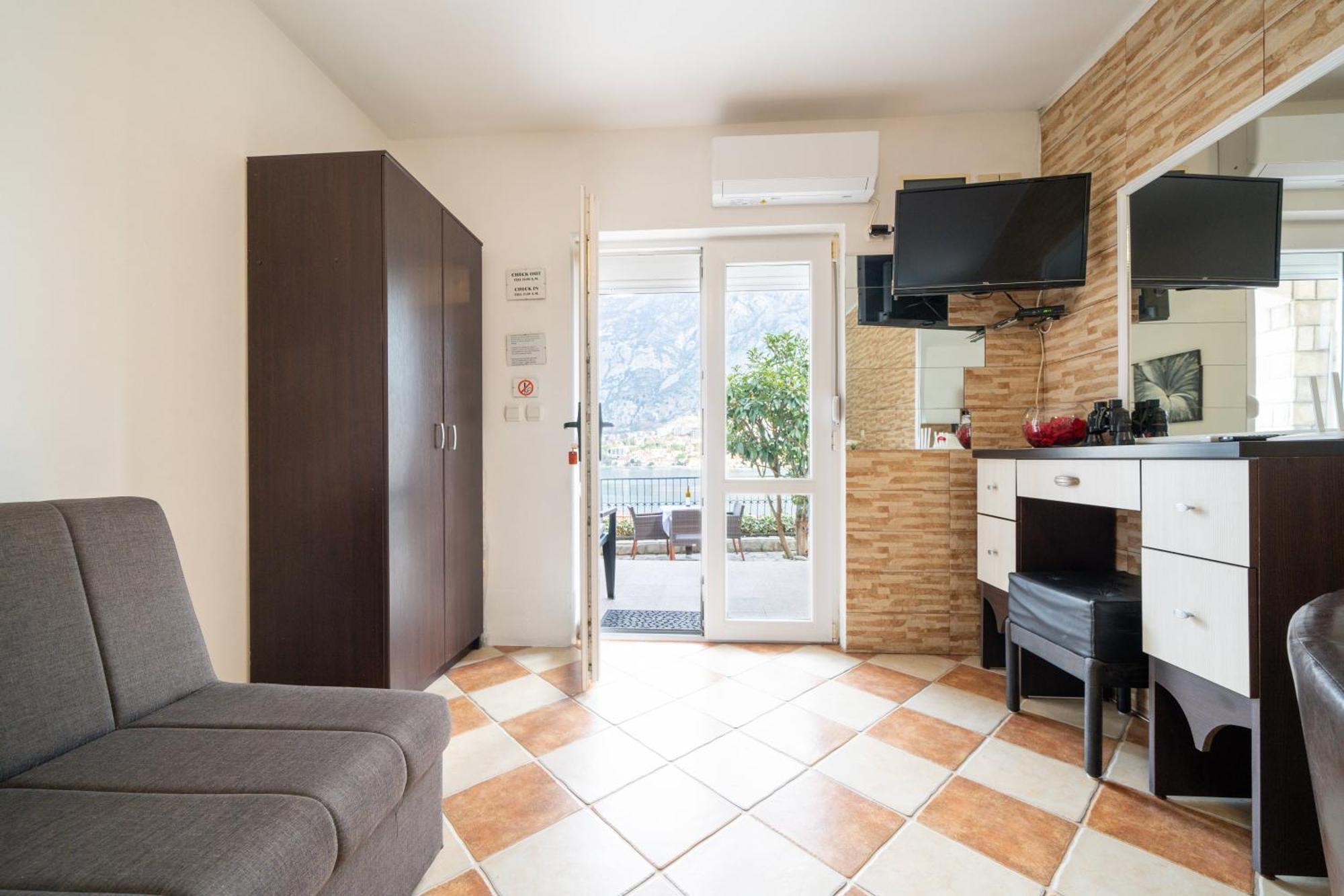 Apartments Vukovic Котор Екстериор снимка
